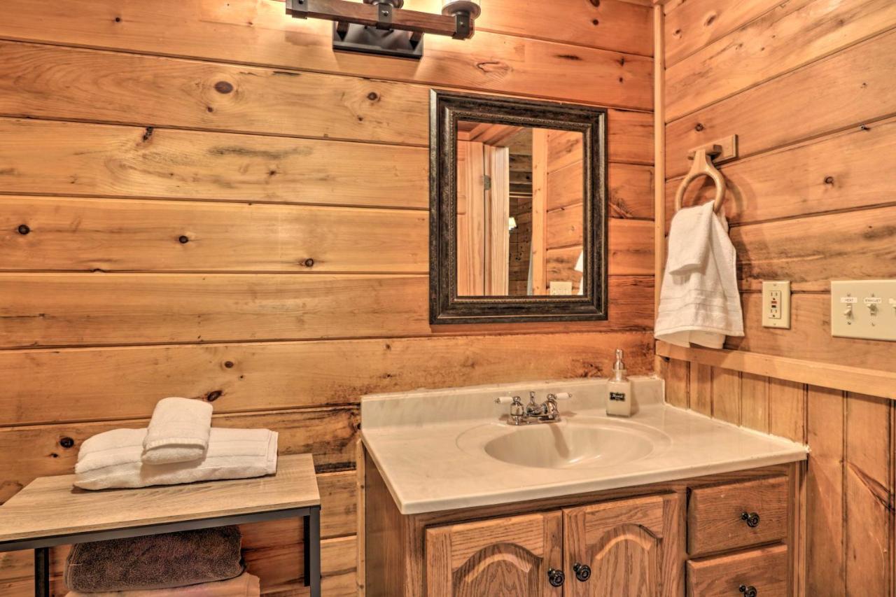 Cabin With Hot Tub And Deck, 3 Mi To Pigeon Forge 塞维尔维尔 外观 照片