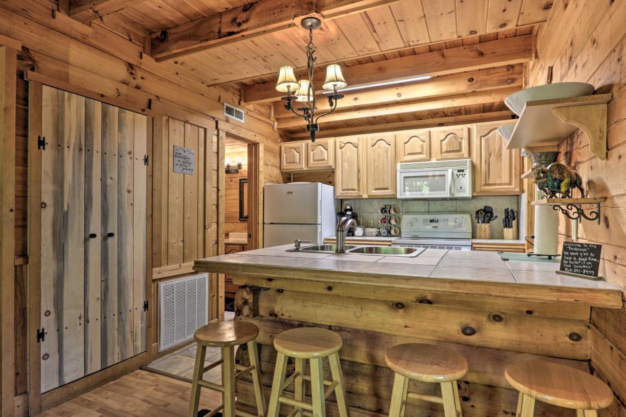 Cabin With Hot Tub And Deck, 3 Mi To Pigeon Forge 塞维尔维尔 外观 照片